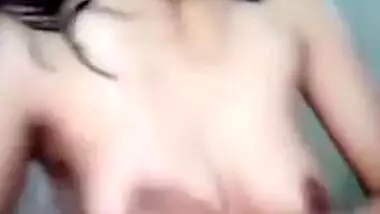 Desi selfie girl Masturbating in the bathroom