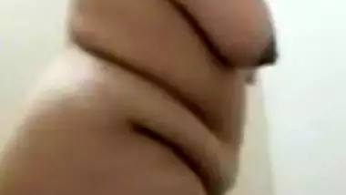Malayali aunty bathing nude showing pussy