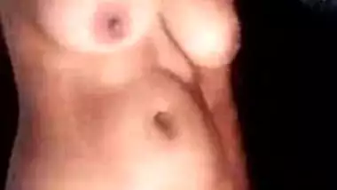 Real hot desi girl showcases her nude body MMS sex video