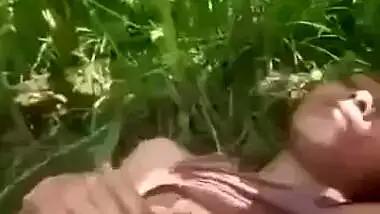 Indian girl fucked on grass field outdoor mms