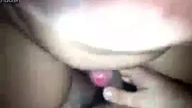 Jhant wali chut mai ungli dalwakar bhabhi ne mota lund chusa