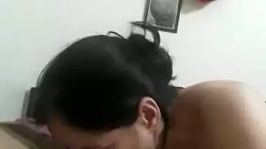 Mature Hindi blowjob MMS video