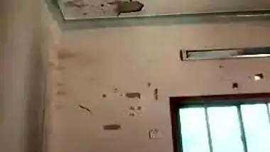 Desi babe with XXX body enjoys oral sex but refuses chudai blowjob