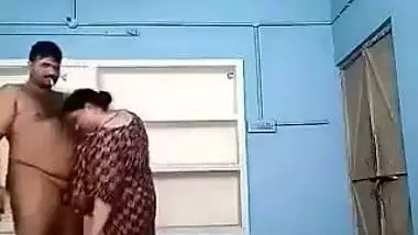 MMS video of mature Bhabhi having XXX affair with fat Desi neighbor
