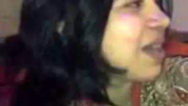 Pakistani aunty reads filthy dirty poem in Punjabi language