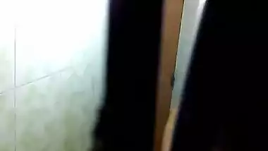 Bhabhi catches peeping tom after bath nude show