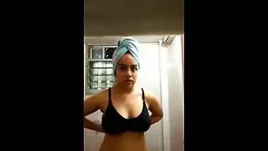 Bhopal gorgeous college girl after shower mms