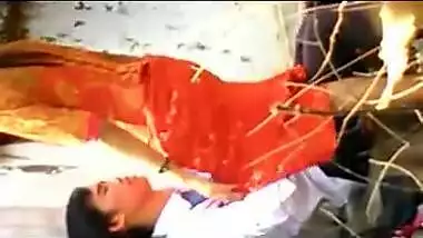 HD sex video of a young couple enjoying a quick outdoor fuck