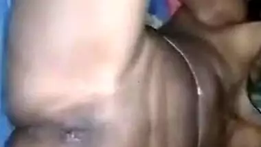 Bengali slum wife dildoing pussy with carrot