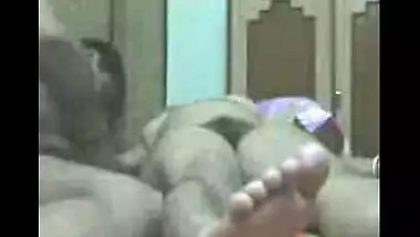 Fsiblog – Desi bhabi with hubby’s friend MMS