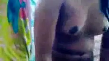 Open nude bath video shot by this young girl for her bf