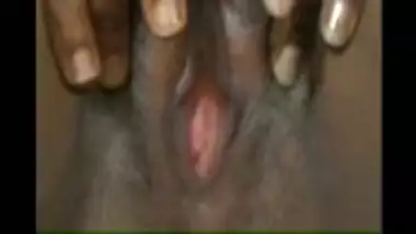 N.Indian Aunty taking BEER , expose her Pussy 