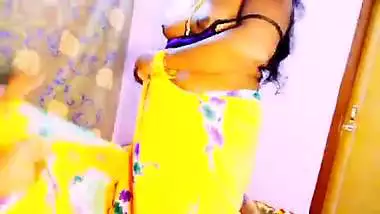 Indian lesbian. Beautiful sarees aunty and daughter in law hot lesbian romance Telugu dirty talks.