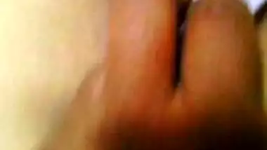 Indian aunty getting her large tits and saggy cunt 