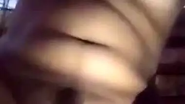 Sexy Desi Girl Strip Her Cloths and Showing Her Nude Body