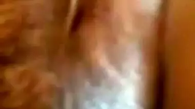 Solo porn video of the delectable Desi girl with extremely long hair