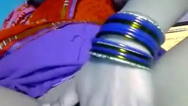 Desi Indian bhabhi fingering 