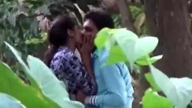 Indian college girl outdoor romance with lover mms
