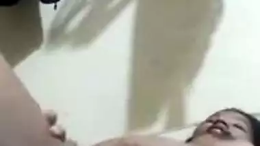 Chubby and dusky desi girl nude video making viral MMS