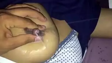 Perverted Desi fellow extracts milk from wife's hard XXX nipples