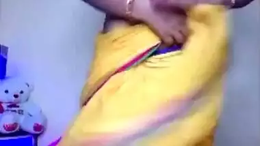 Sexy Geeta Bhabhi Fingering Pussy