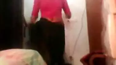 Bangladeshi teen girl MMS dress change video
