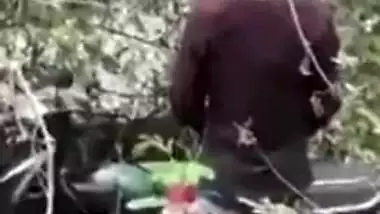 Teens couple gets caught having creampie sex on outdoor. Desi mms clips