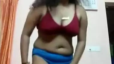 Big navel bhabi open her dress