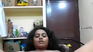 Today Exclusive- Horny Desi Girl Showing Her Boobs And Pussy
