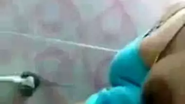 Sexy kerala chechi masturbation in bathroom