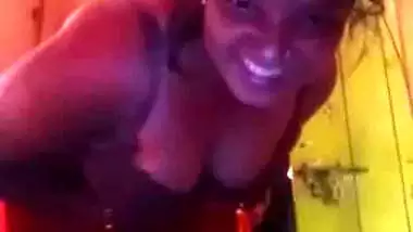 Bengali boudi nude show on video call to relative