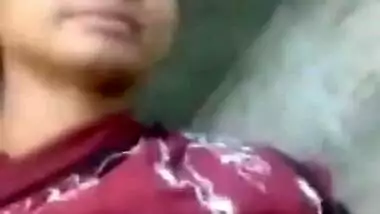 Cute Desi Girl Showing her Boobs