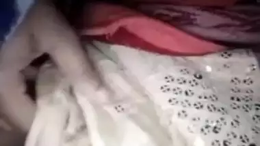 Desi Girl Shows Her Boobs