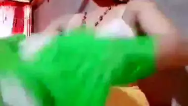 Married Bangladeshi beauty stripping saree fully nude