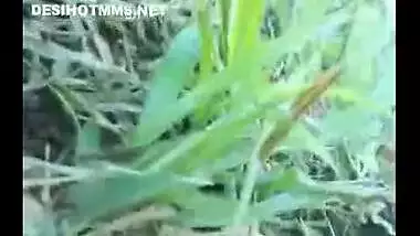 Outdoor sex porn of Desi college XXX girl with lover in the park MMS