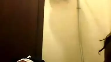 Tamil nude bath video shot in a hotel room