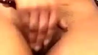 Before chudai beautiful Indian girl rubs own XXX snatch on camera