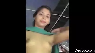 Desi Cute Babe Showing small tits